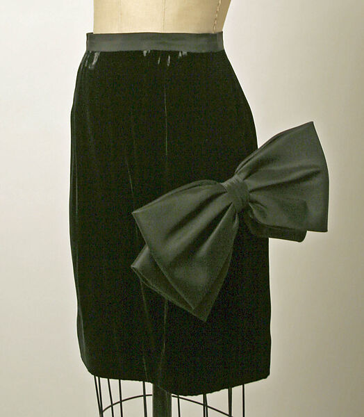 Ensemble, Valentino S.p.A. (Italian, founded 1959), a) wool
b) silk, Italian