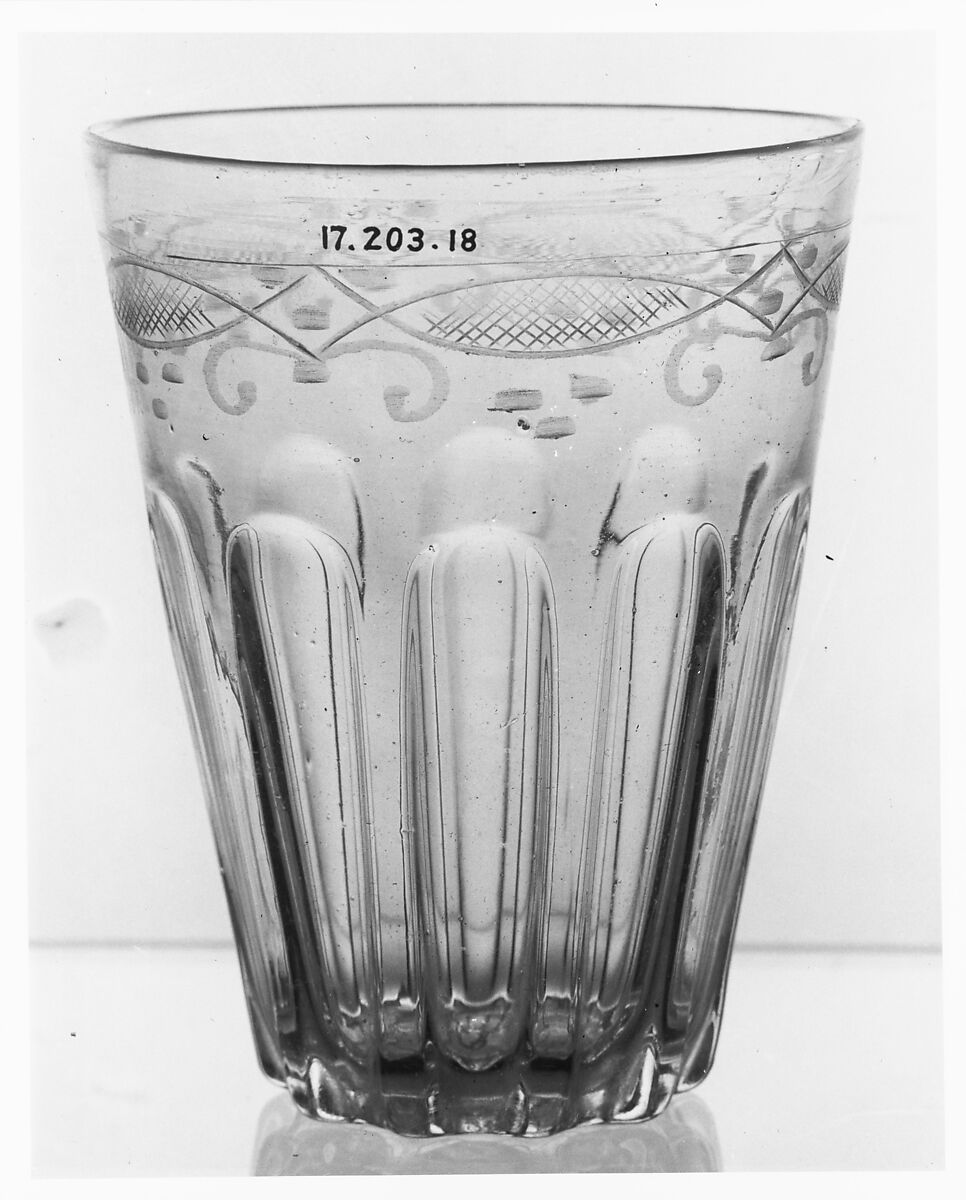 Tumbler, Non-lead glass with engraved decoration 