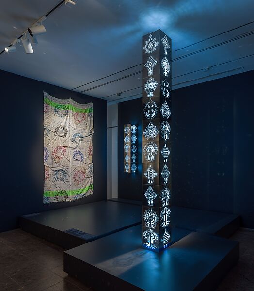 Tsehai | ፀሐይ | Sunlight, Tsedaye Makonnen (Ethiopian-American, born 1984), Mirrored stainless steel, plexiglass, LED tubes, wall-mounted cleats with corresponding hardware 