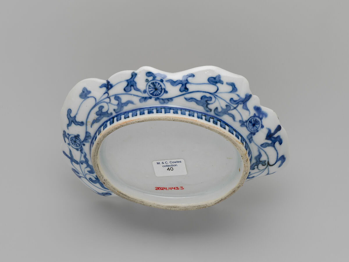 Dish in the Shape of a Paulownia Crest with Plum Blossoms, Porcelain with underglaze blue and polychrome overglaze enamels (Hizen ware, Imari type), Japan