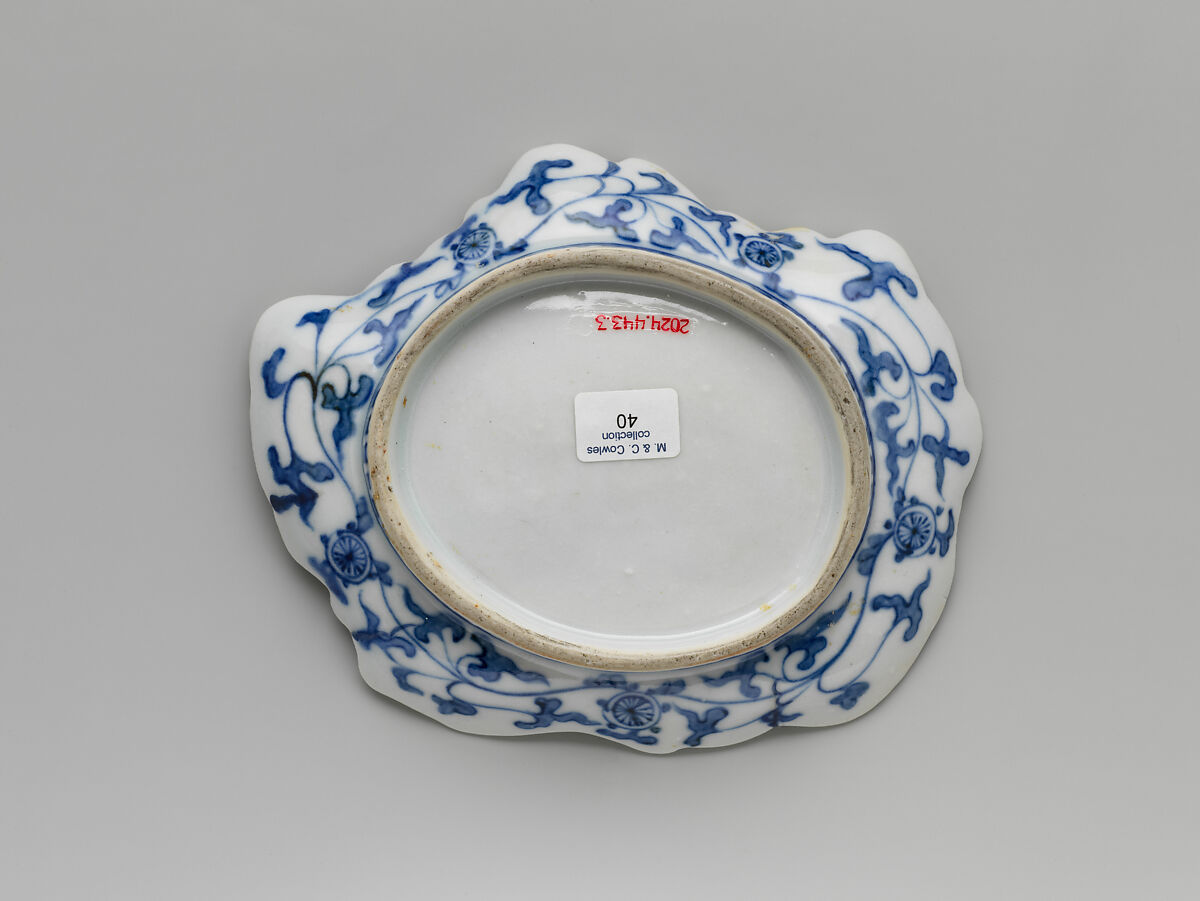 Dish in the Shape of a Paulownia Crest with Plum Blossoms, Porcelain with underglaze blue and polychrome overglaze enamels (Hizen ware, Imari type), Japan