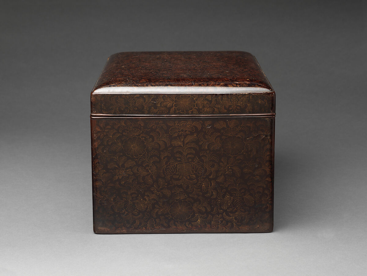 Box for Personal Accessories (Tebako) with Chrysanthemums and Paulownia Flowers, Lacquered wood with incised gold (chinkin-bori); gilt bronze fittings, Japan