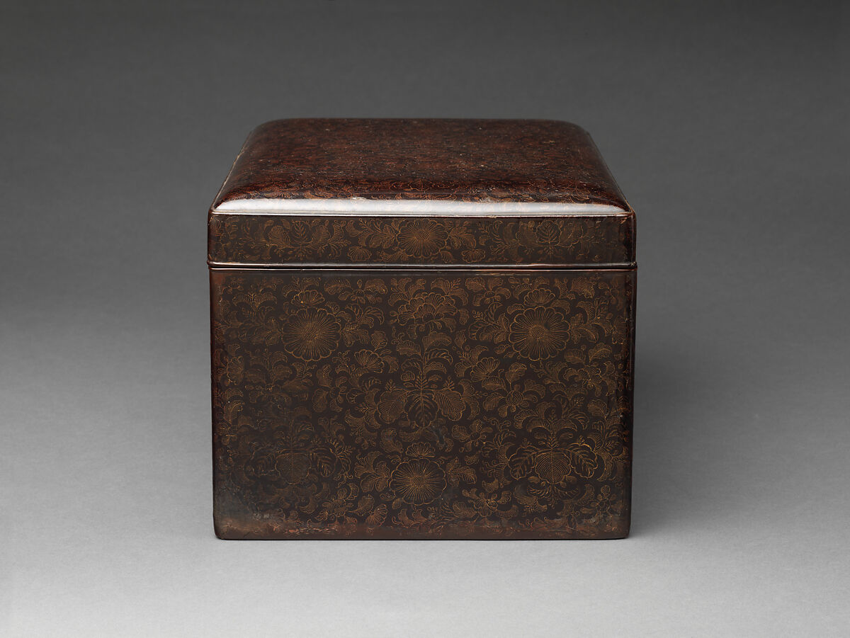 Box for Personal Accessories (Tebako) with Chrysanthemums and Paulownia Flowers, Lacquered wood with incised gold (chinkin-bori); gilt bronze fittings, Japan