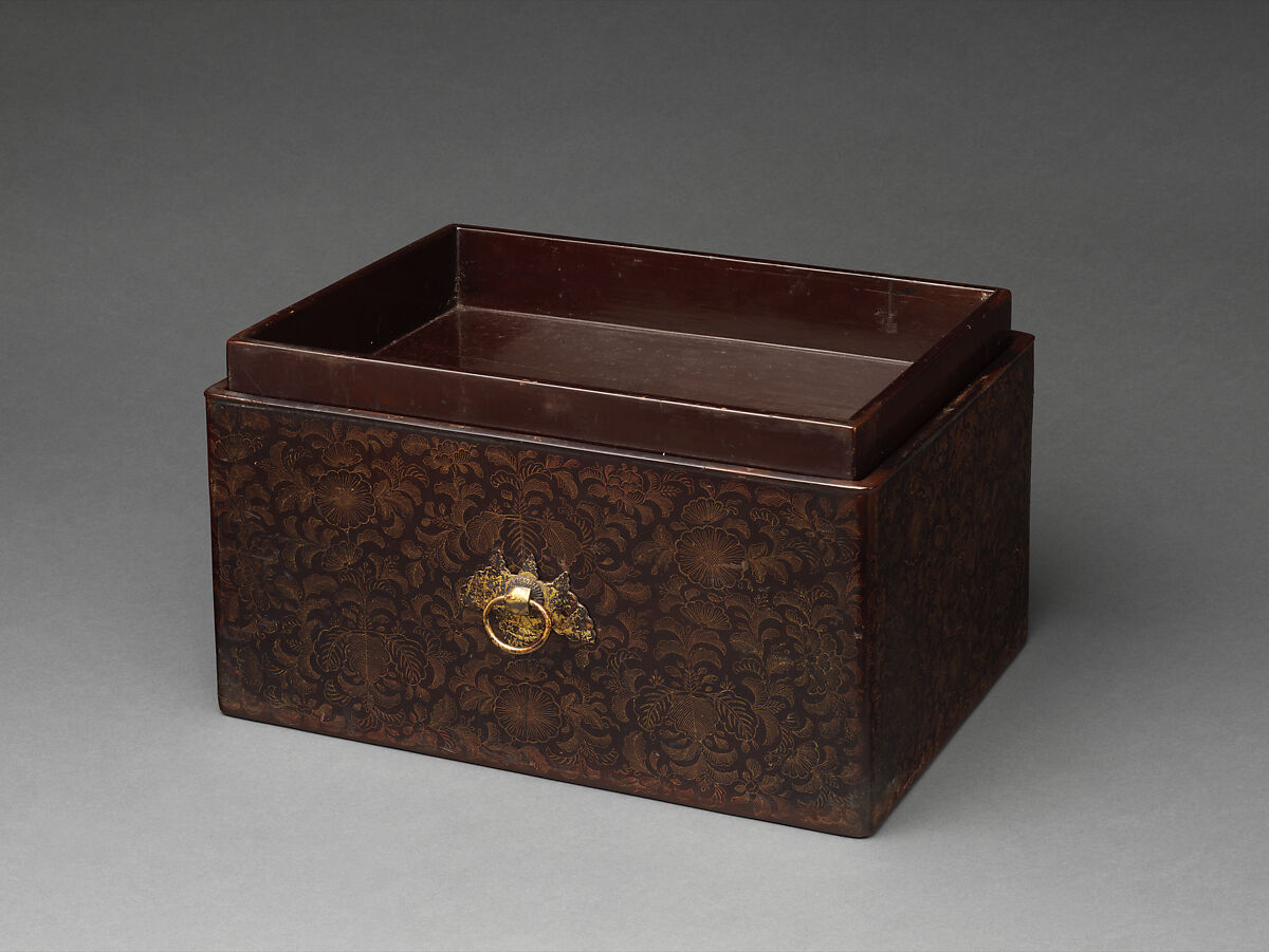 Box for Personal Accessories (Tebako) with Chrysanthemums and Paulownia Flowers, Lacquered wood with incised gold (chinkin-bori); gilt bronze fittings, Japan