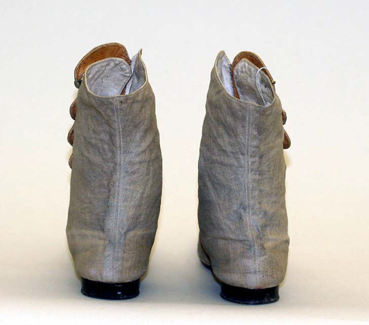 Shoes, linen, American or European