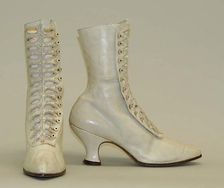 Boots, leather, beads, American or European 