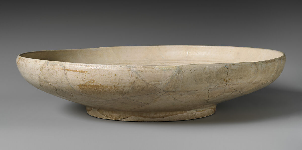 White Bowl with a Blue Peacock, Stonepaste; incised and in-glaze painted under transparent glaze