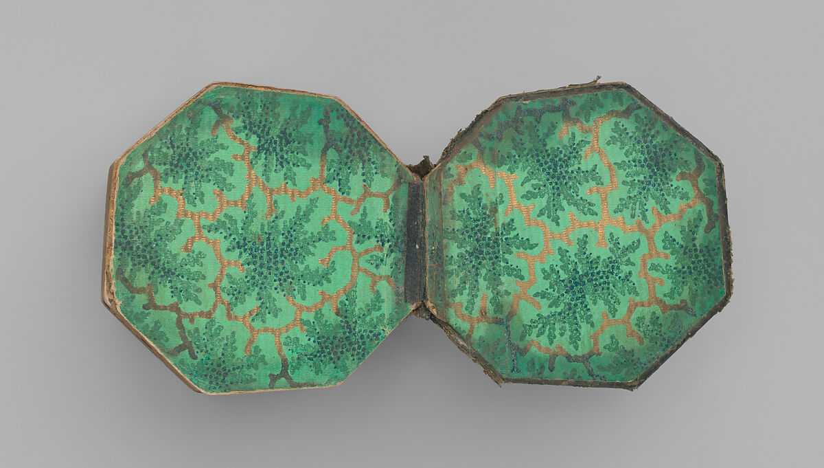 Miniature Qur'an and Qur'an Case, Muhammad Al-Qari (died 1605, Herat, present-day Afghanistan), Qur'an: Ink, opaque watercolor, and gold on paper
Qur'an case: Silver