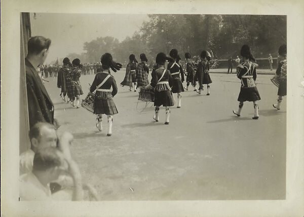 [New York Album: Decoration Day Parade, Audience and Procession], Berenice Abbott (American, Springfield, Ohio 1898–1991 Monson, Maine), Gelatin silver print 