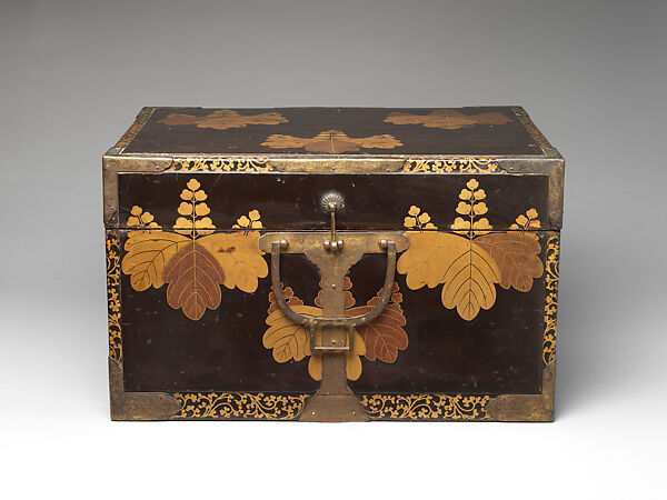 Portable Chest (Hasami-bako) with Paulownia Crests, Lacquered wood with gold hiramaki-e and e-nashiji, Japan