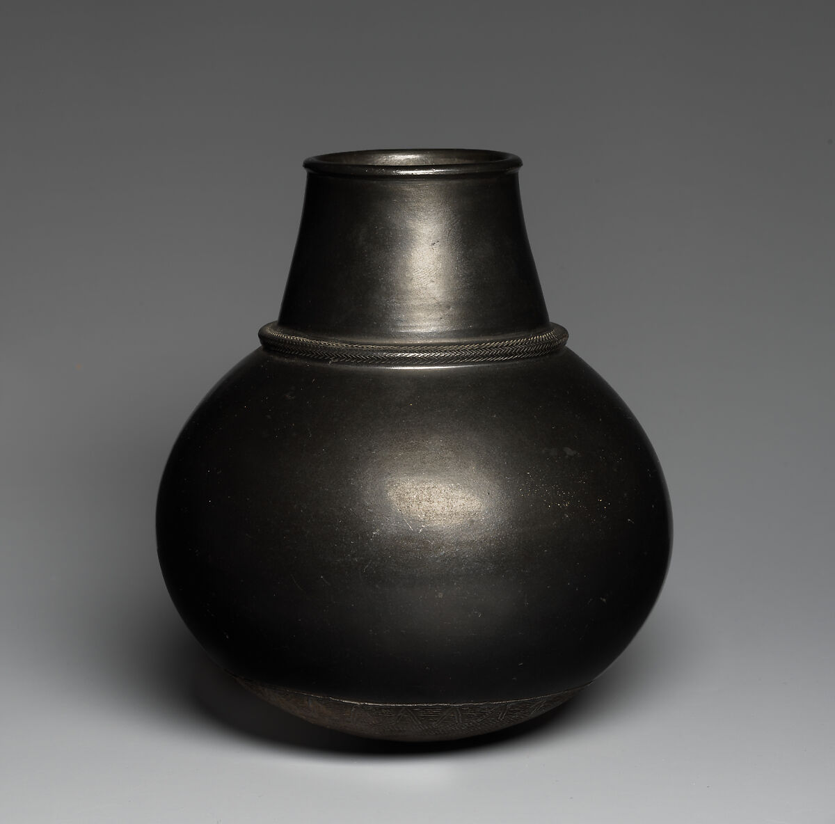 Ensumbi (bottle), Nyoro or Ganda artist, Clay, Buganda Kingdom 