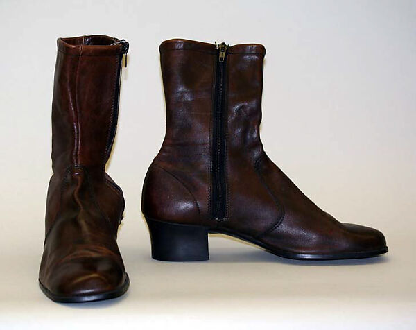 Ensemble, leather, metal, American or European