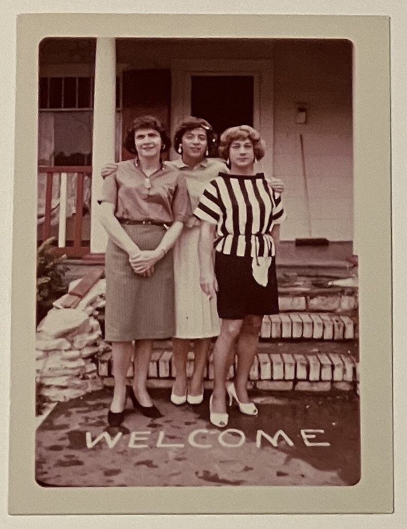 [Edith, Irène and Gail on front stoop of Chevalier d’Éon]
, Unknown, Chromogenic print