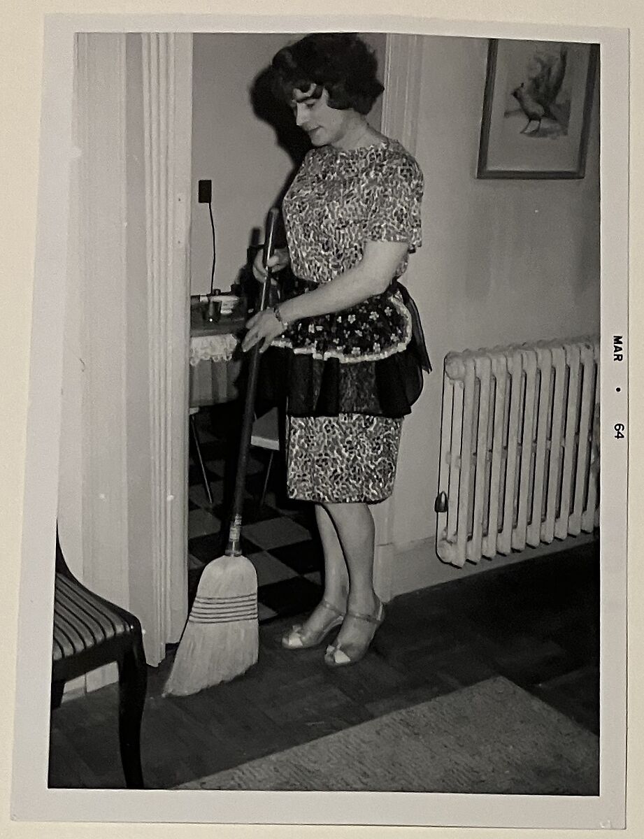 [Crossdresser sweeping], Unknown, Gelatin silver print 