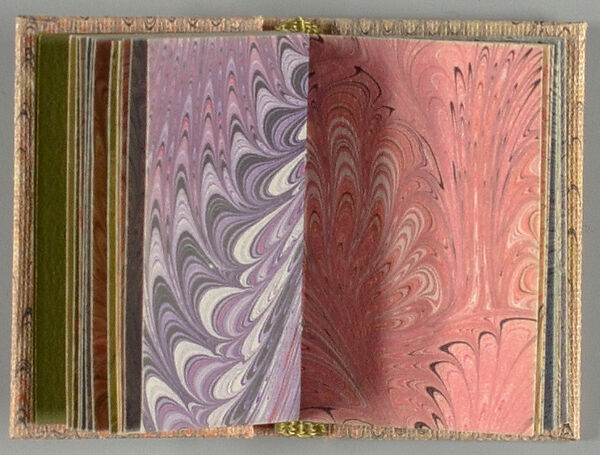 Double face: two-sided paper especially marbled for this sampler