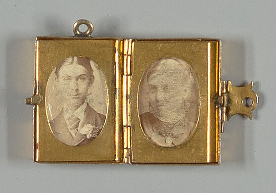 Locket, Gold-filled metal, photographs