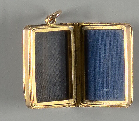 Locket, in memory of, Gold, enamel, glass, textile