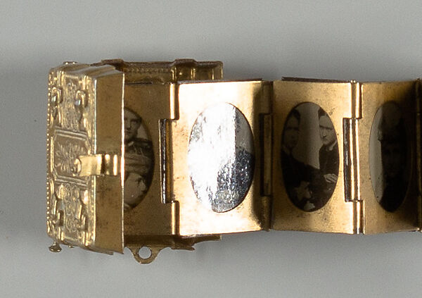 Accordion book locket, Gilded metal