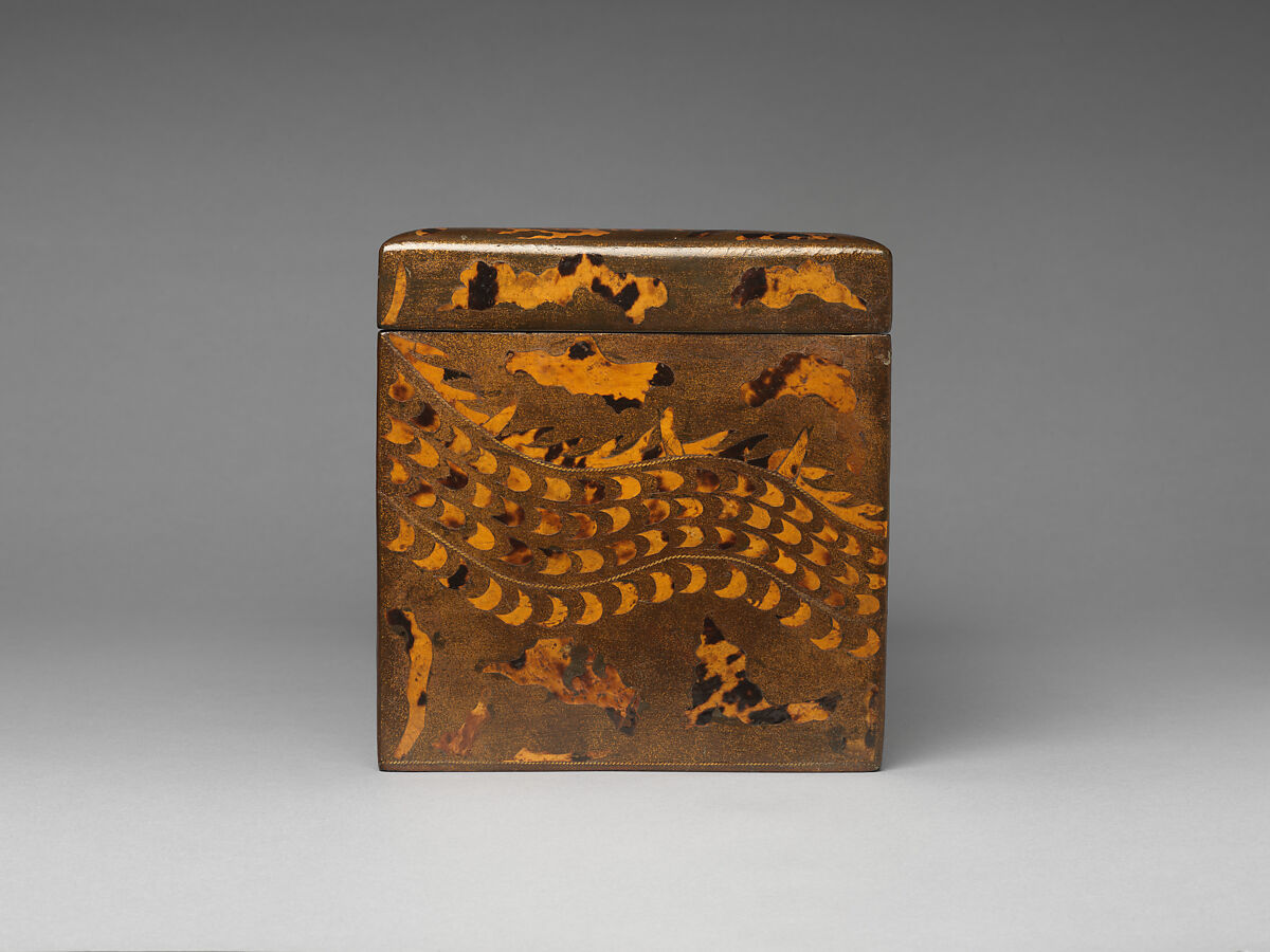 Box decorated with dragon, Lacquer, tortoiseshell, and brass grame, Korea