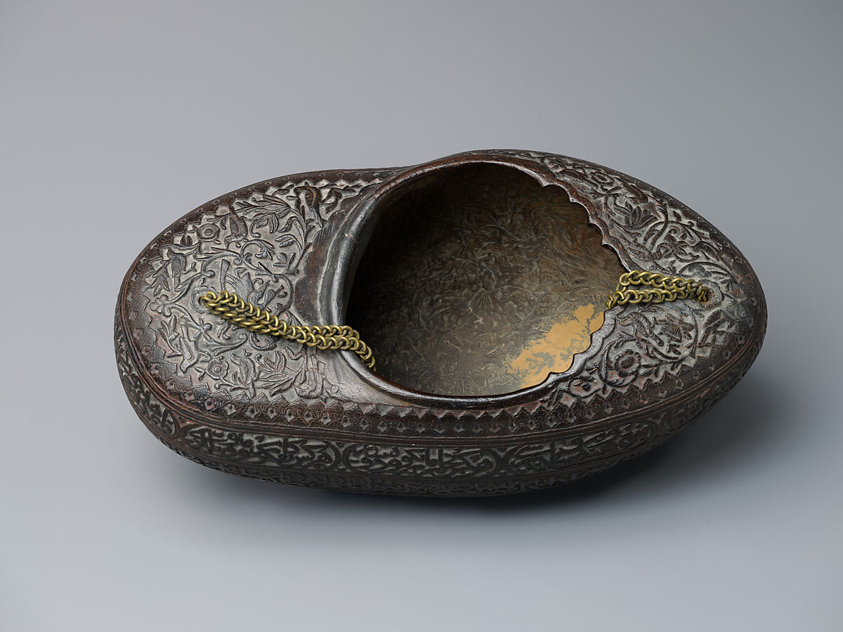 Beggar's Bowl (Kashkul), Coco-de-mer; carved