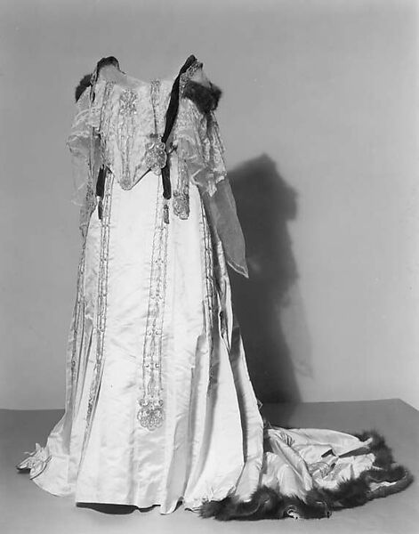 Ball gown, House of Worth (French, 1858–1956), silk, fur, French