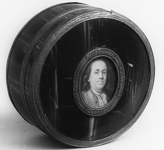 Box with Medallion Top