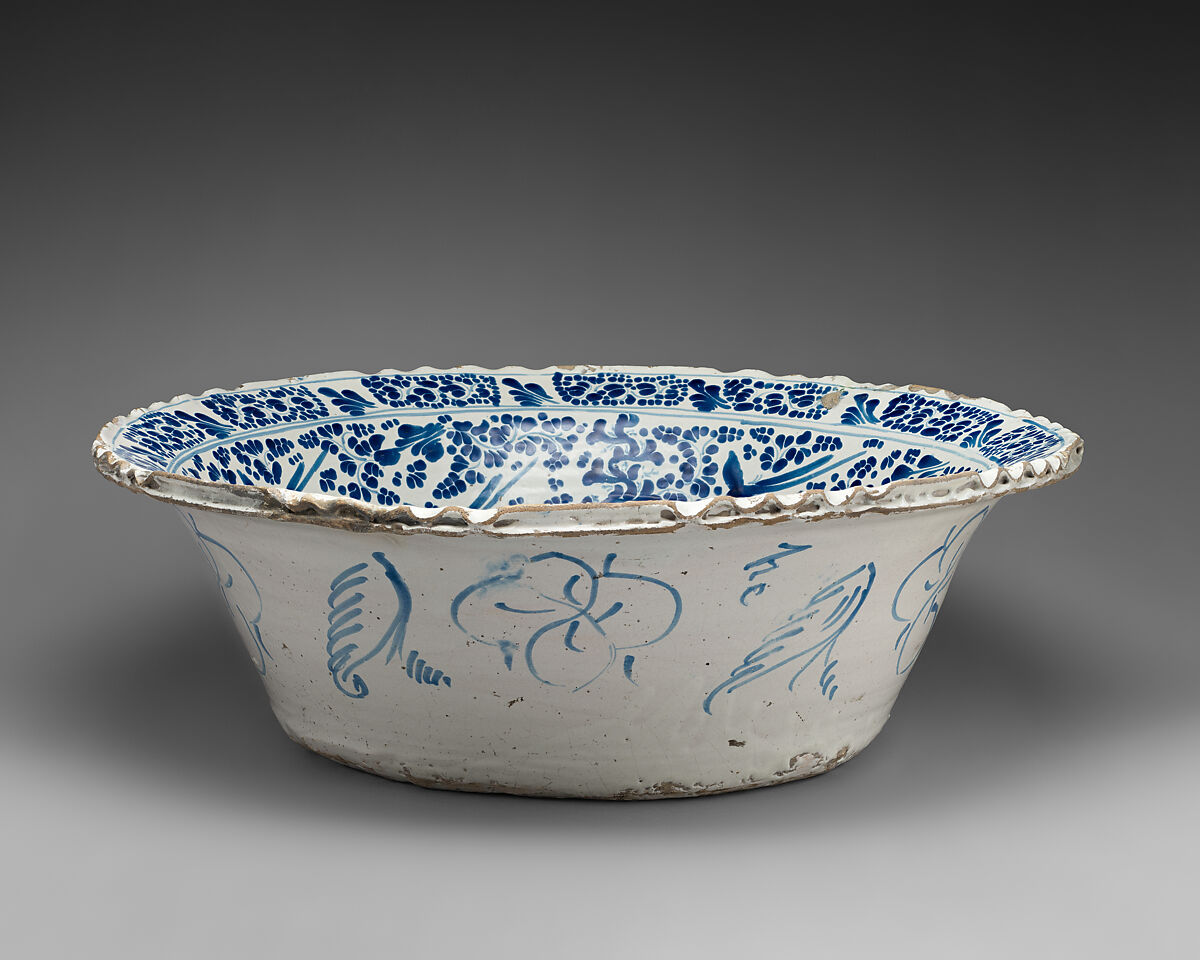 Basin, Attributed to Damián Hernández (Mexican, active 1607–70), Tin-glazed earthenware, Mexican