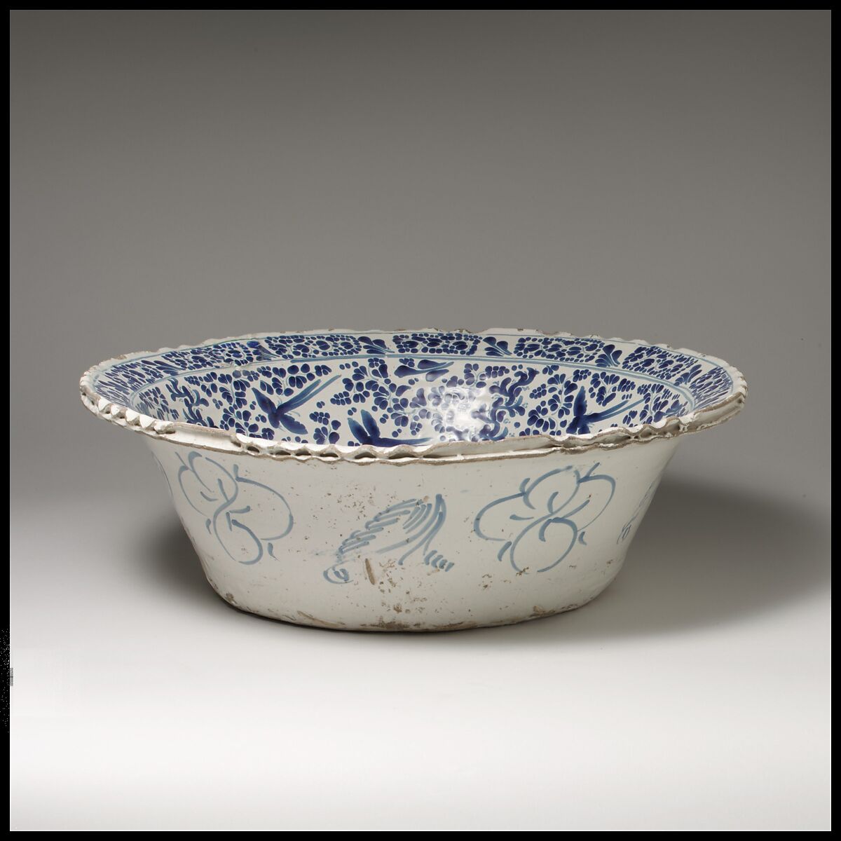 Basin, Attributed to Damián Hernández (Mexican, active 1607–70), Tin-glazed earthenware, Mexican