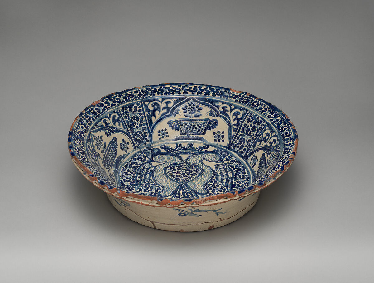 Basin with double-headed eagle, Tin-glazed earthenware, Mexican