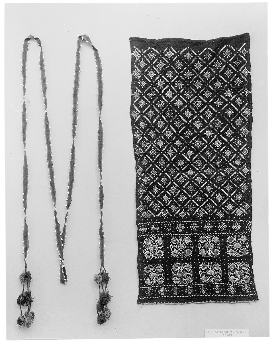 Ensemble, linen, Romanian