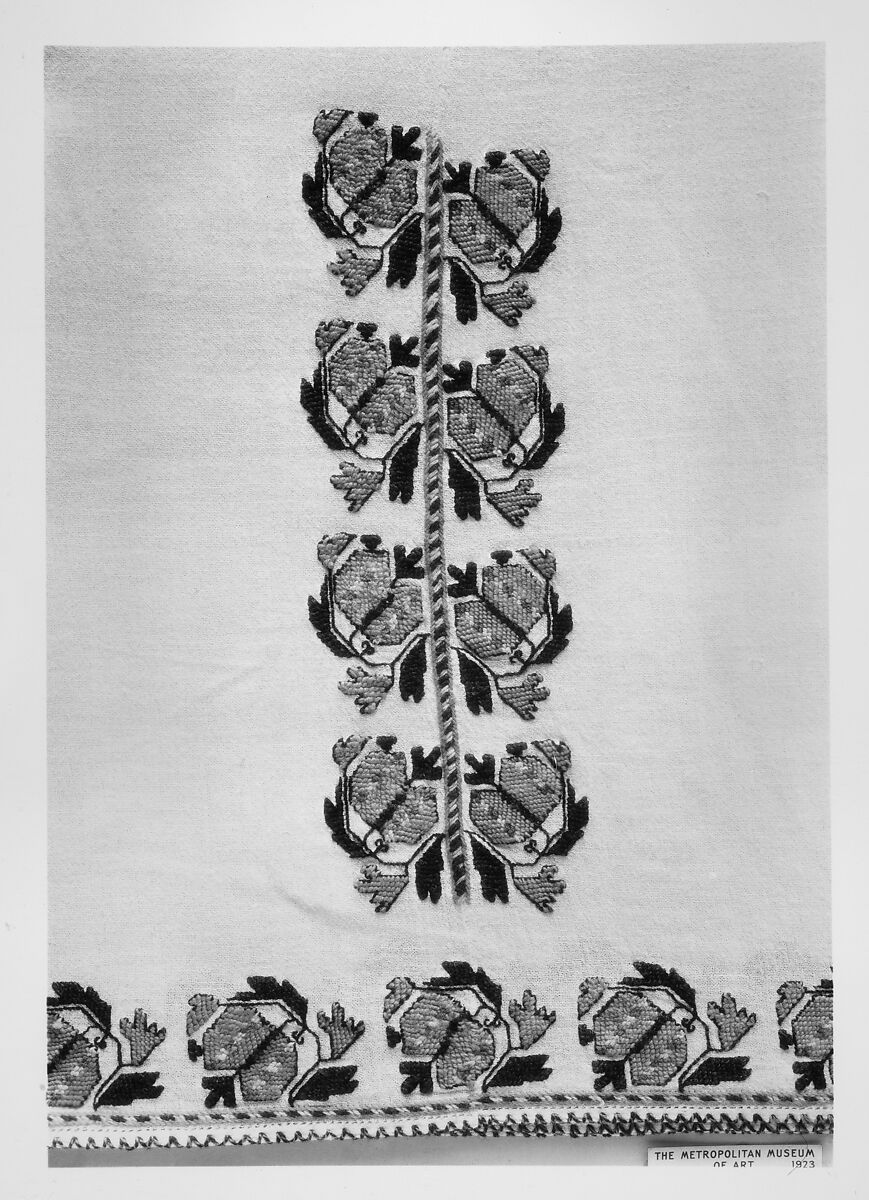 Ensemble, (a, c) cotton
(b,d) wool, Romanian