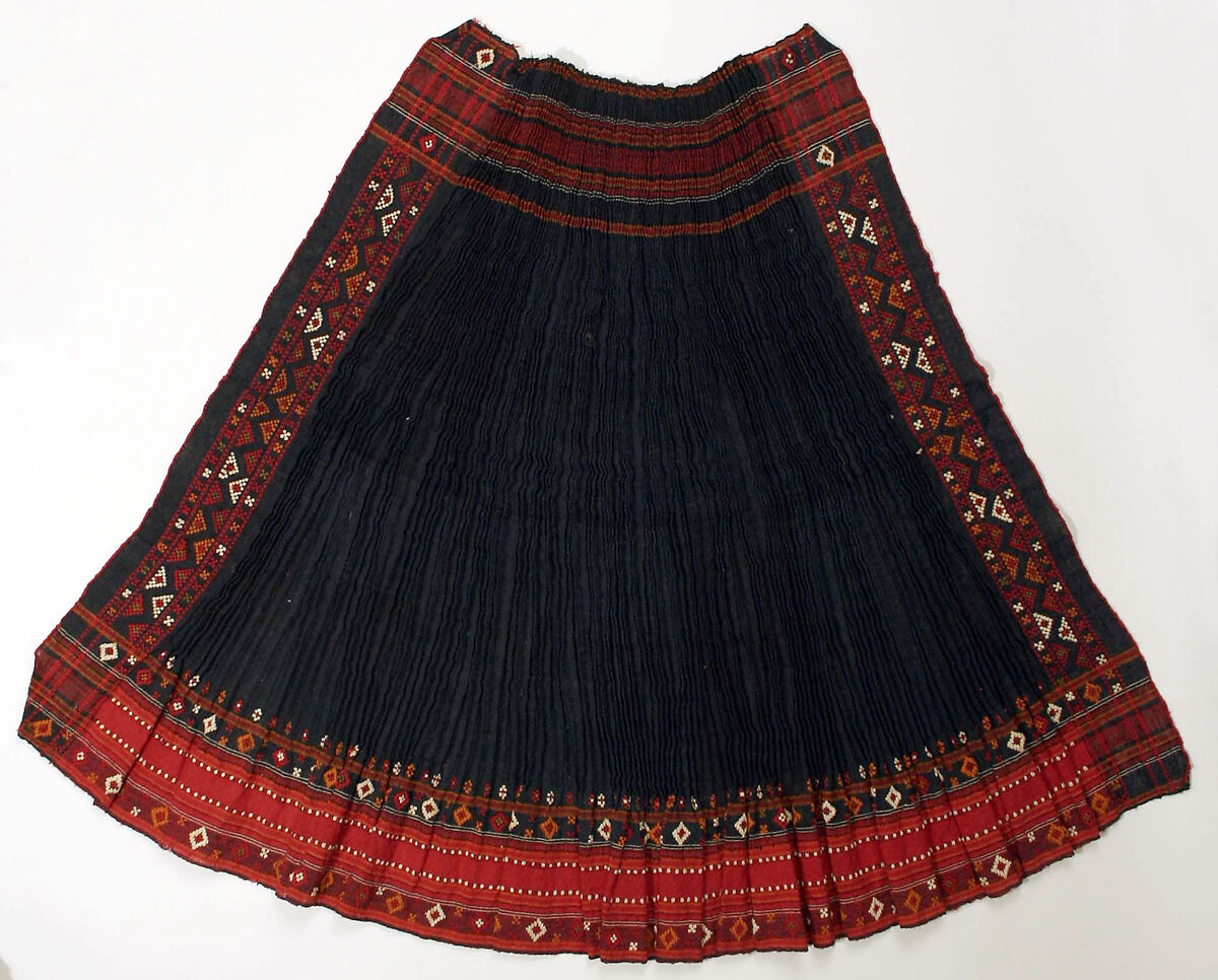 Ensemble, (a, c) cotton
(b,d) wool, Romanian